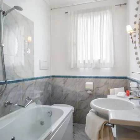 Fenix Hotel 4*