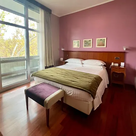 Hotel Fenix 4*